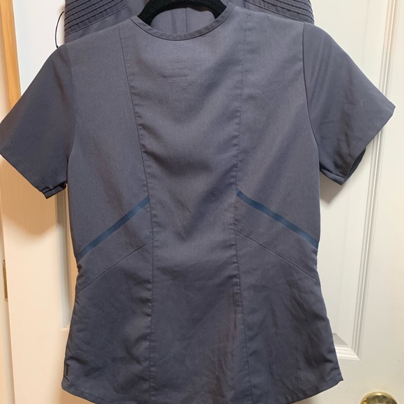 Grey’s Anatomy Barco gray scrub set size XSmall EUC - Picture 5 of 11